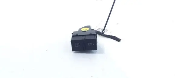 Audi TT TTS Mk2 Tailgate/boot open switch button 8P0959833A