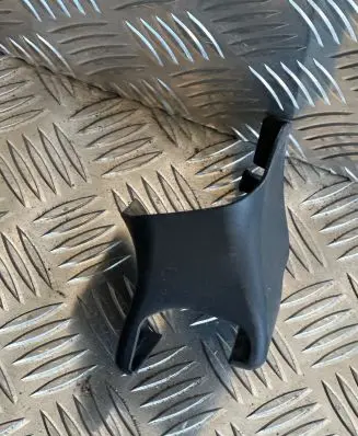 Toyota Avensis T270 Front driver seat rail trim 7215805050