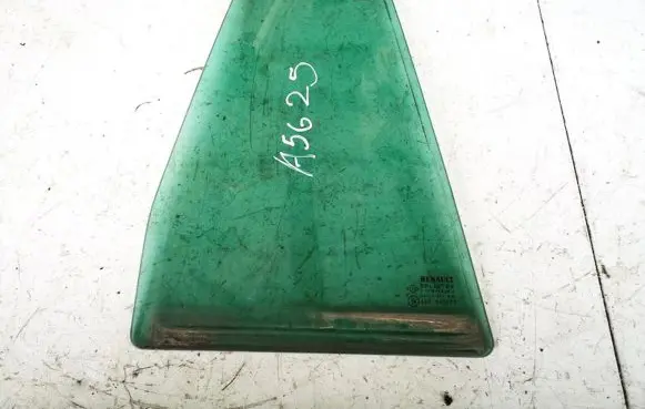 Renault Laguna II Rear vent window glass 