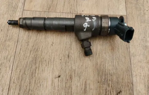 Citroen C4 Cactus Fuel injector 0445110340