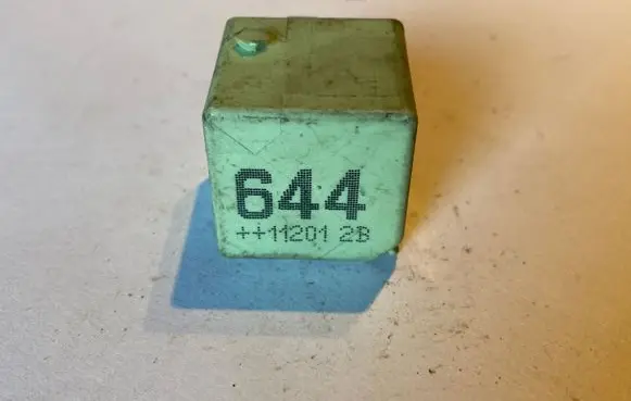 Volkswagen Golf VII Other relay 4H0951253