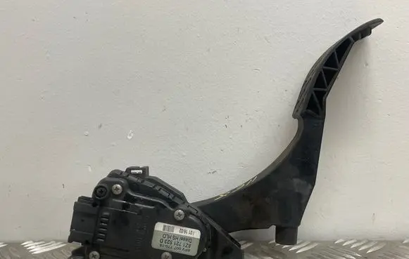 Audi A2 Accelerator throttle pedal 8z1721523d