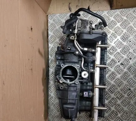 Volkswagen Golf V Intake manifold 06F133201P