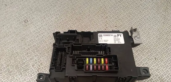 Opel Corsa D Fuse module 13382214
