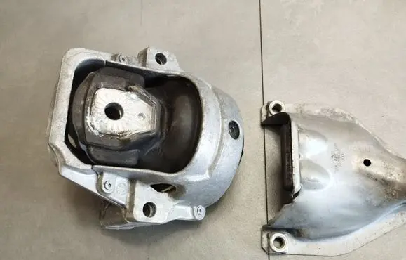 Audi A5 Sportback 8TA Engine mount bracket 8R0199381AN