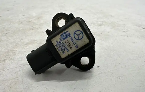 Mercedes-Benz E W211 Air pressure sensor A0041533128