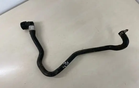 Volvo XC90 Engine coolant pipe/hose 8649877
