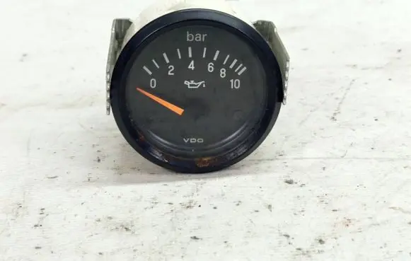 Porsche 924 Speedometer (instrument cluster) 477913551B 477913551
