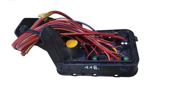Volkswagen Golf V Fuse box set 1K0937700A