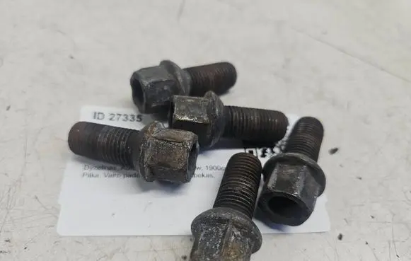 Volkswagen Golf IV Nuts/bolts 