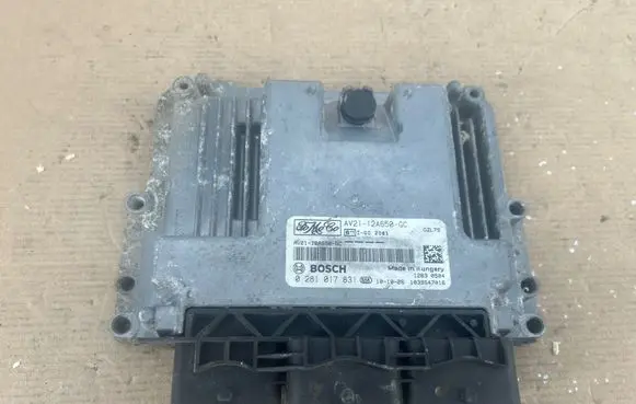 Ford Focus Engine control unit/module AV2112A650GC 0281017831