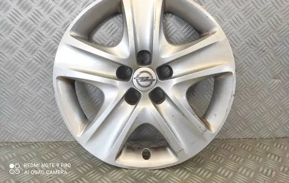 Opel Astra J R17 wheel hub/cap/trim 13267806 13267807