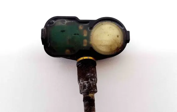 Toyota RAV 4 (XA40) Tire pressure sensor 13C02233D3 08D2F8F