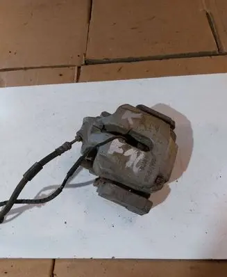 BMW 5 F10 F11 Front brake caliper 6024330