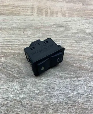 BMW 5 E39 Electric window control switch 8368974