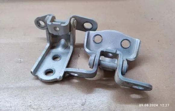 Hyundai Santa Fe Rear door upper hinge