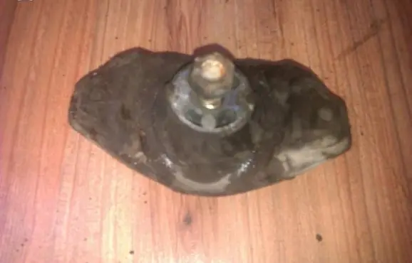 Peugeot 106 Engine mount bracket m8106217