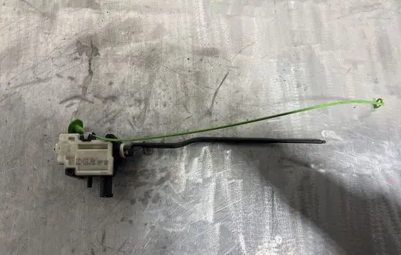 BMW 3 E90 E91 Fuel tank cap lock 6985880