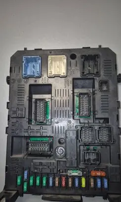Peugeot Partner Fuse module 966405878001 170508