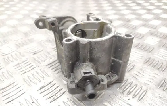 Audi A4 S4 B8 8K Vacuum pump 06J145100