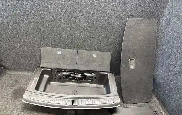 Jeep Grand Cherokee WL Trunk/boot floor carpet liner 68539680AA 3846 P7BR33TX7AC