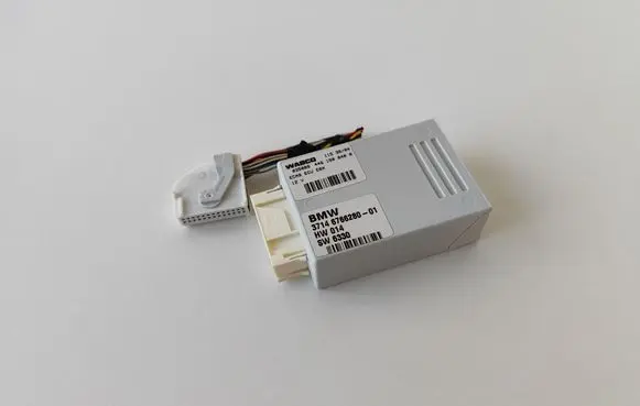 BMW 5 E60 E61 Air suspension control unit module (rear) 6766280 37146766280 3714676628001