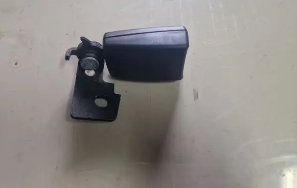 Opel Corsa D Rear seatbelt buckle 401266978
