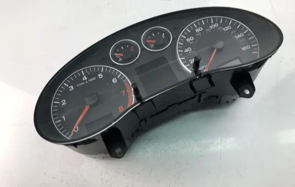 Audi A3 S3 8P Speedometer (instrument cluster) 8P0920981E