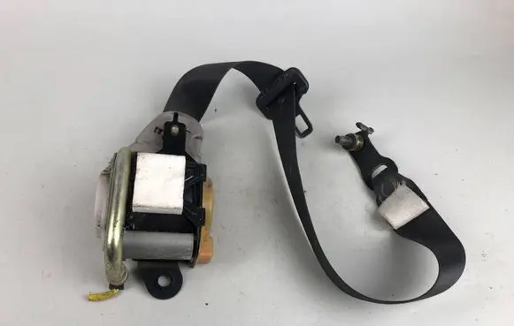 Subaru Impreza II Front seatbelt