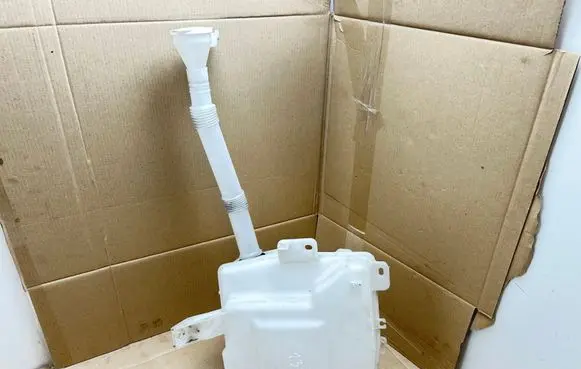 Mitsubishi Outlander Windshield washer fluid reservoir/tank HLC37067