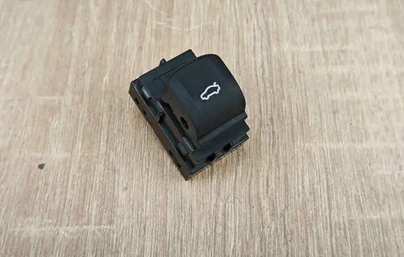 BMW 5 G30 G31 G38 Tailgate opening switch 9327029