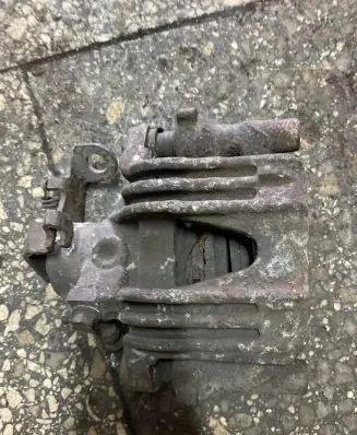 Opel Zafira A Rear brake caliper