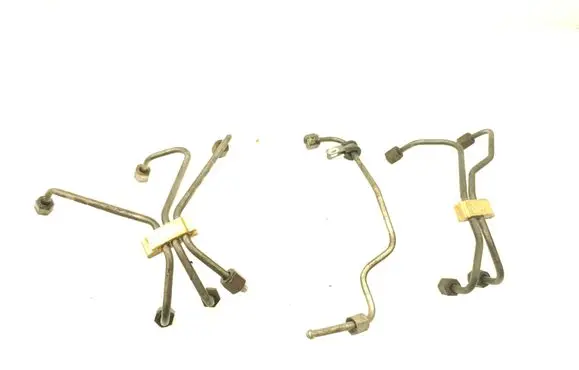 Volvo XC90 Fuel injector supply line/pipe 