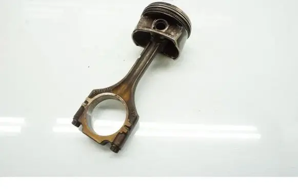 Volkswagen Golf V Piston with connecting rod 
