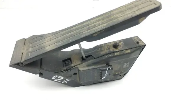 Mercedes-Benz E W213 Accelerator throttle pedal A2053000004