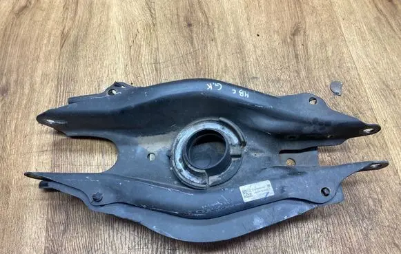 Mercedes-Benz C W205 Rear upper control arm/wishbone A2053521900 172017