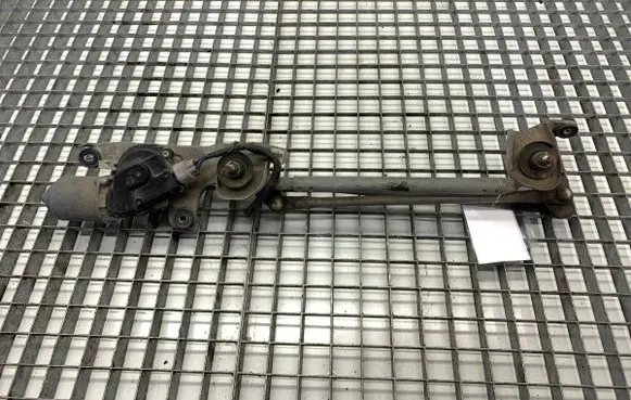 Mitsubishi Colt Front wiper linkage and motor 8250A231