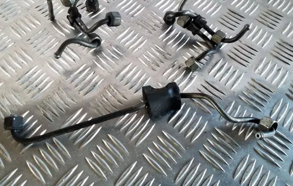 BMW X3 E83 Fuel injector supply line/pipe 