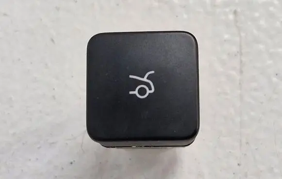 Peugeot 301 Tailgate/boot open switch button 9676610577