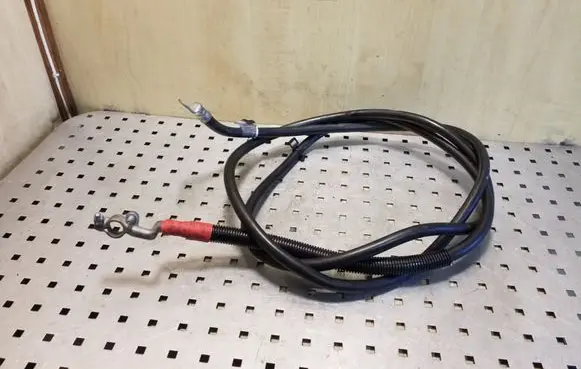 Mercedes-Benz E W211 Positive cable (battery)