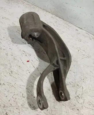 BMW X5 G05 Lower shock absorber bracket 6876684
