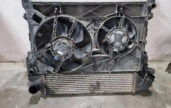 Opel Vivaro Radiator set 214818795R 93868359