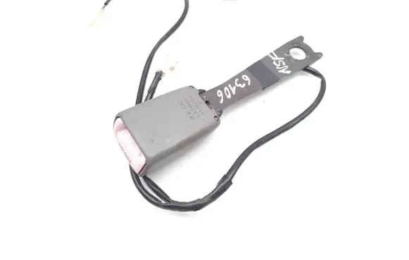 Toyota Hilux (AN10, AN20, AN30) Front seatbelt buckle E034501
