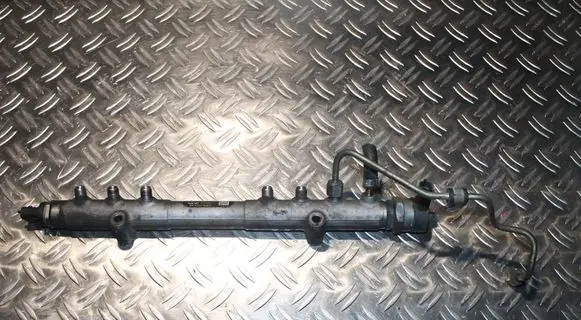 Volvo XC90 Fuel distributor 31259011 C5737