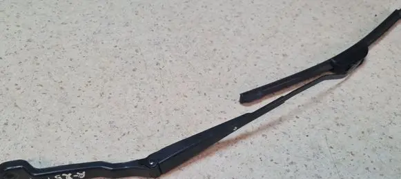 Rover 25 Front wiper blade arm LPS