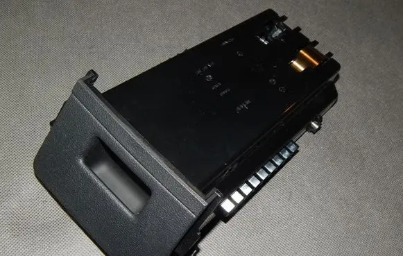 Volkswagen Touran III Glove box 5TA861801