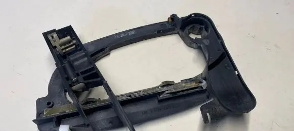 BMW 7 E65 E66 Front door exterior handle/bracket 70137021R1