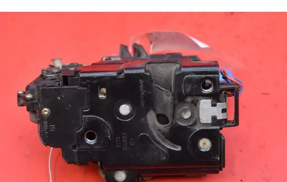 Skoda Fabia Mk1 (6Y) Front door lock 3B1837015AM