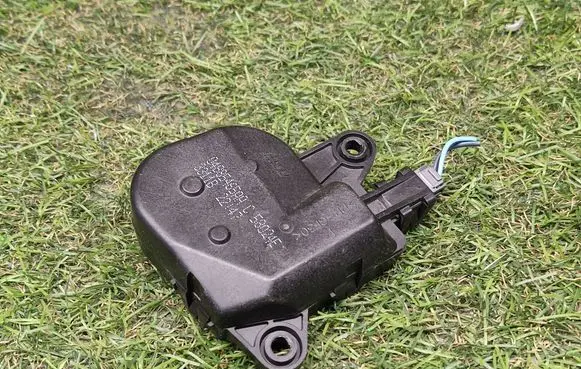 Chrysler Voyager Air flap motor/actuator 04885465AA