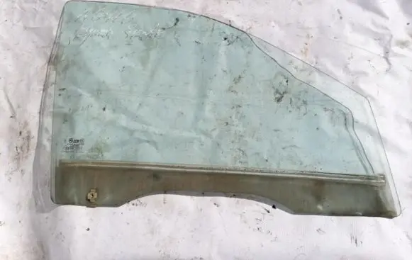 Hyundai Santa Fe Front door window glass four-door